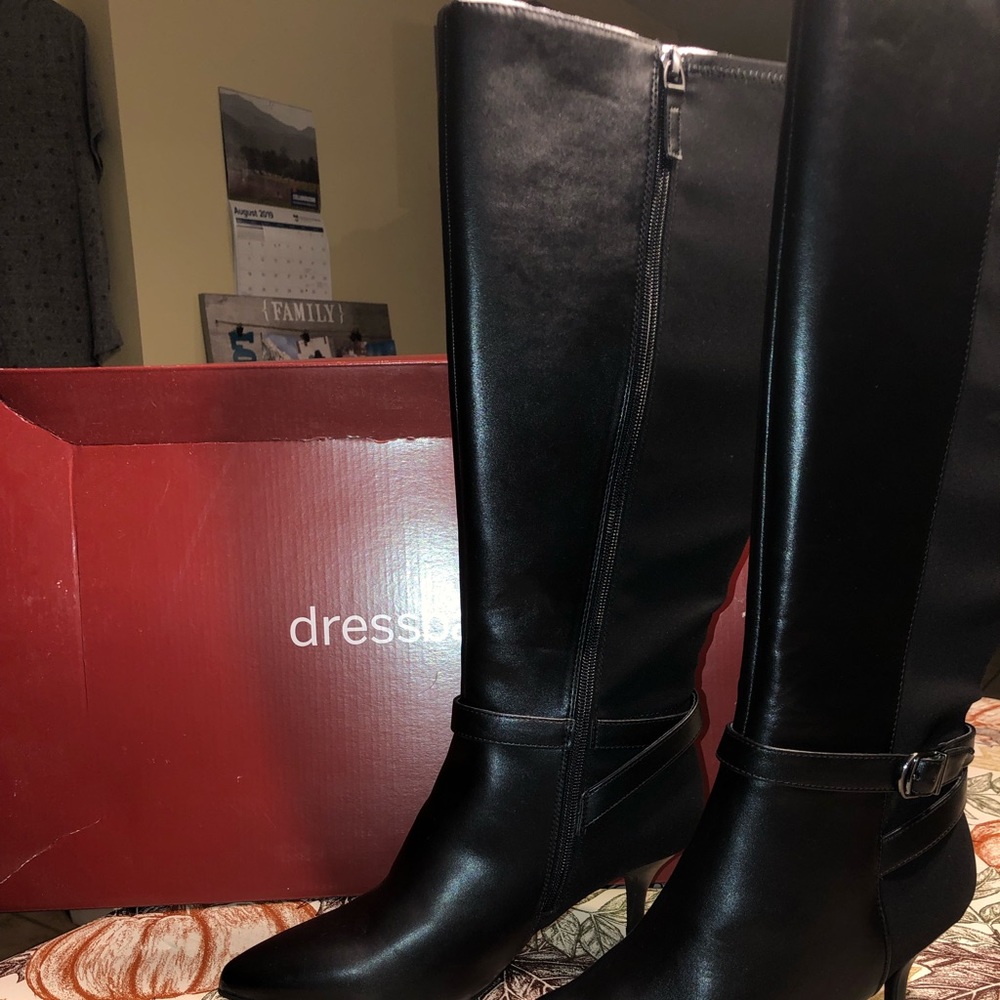 Woman’s Kitten Heel Dress Boots
